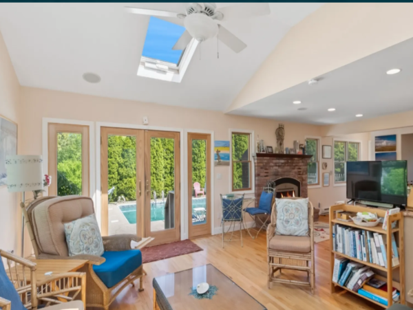Luxurious Retreat in Tiana Shores - Your Perfect Hamptons Getaway